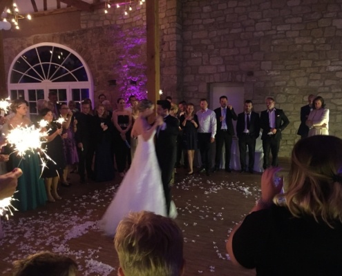 Brautpaar beim Hochzeitstanz